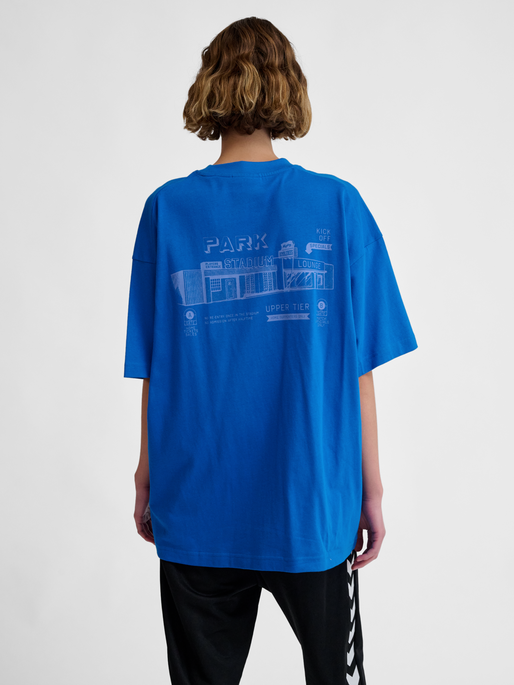 hmlLOOSE T-SHIRT S/S BEES STADIUM, SKYDIVER, model