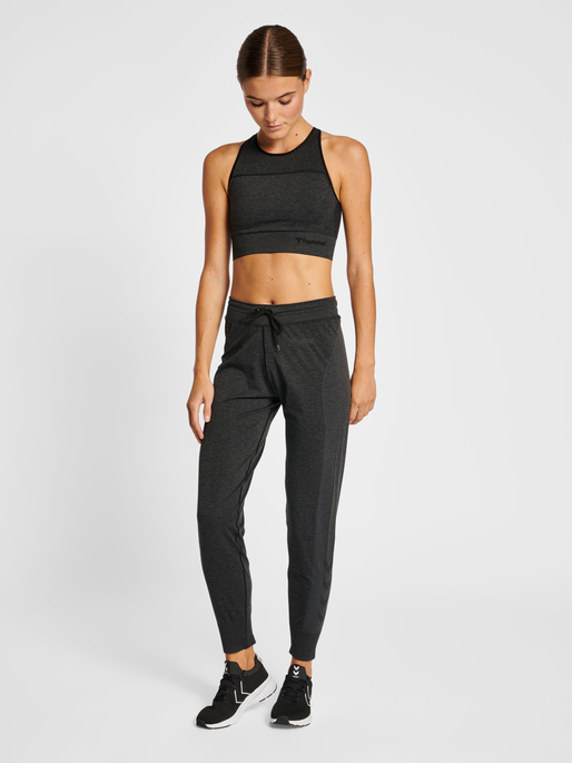 hmlMT HANA SEAMLESS TAPERED PANTS, BLACK MELANGE, model