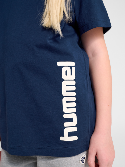 hmlJR REG GRAPHIC T-SHIRT S/S, DRESS BLUES, model