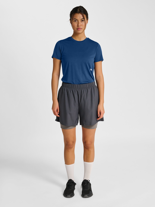 hmlPULSE WORKOUT W T-SHIRT S/S, NAVY PEONY, model