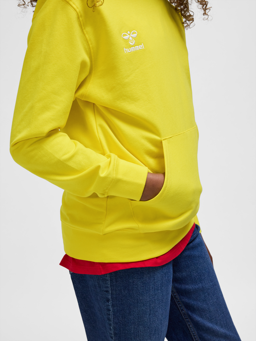 hmlGO 2.0 HOODIE KIDS, BLAZING YELLOW, model