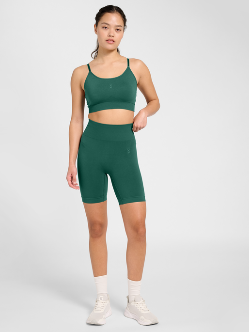 hmlFLOW SHORT TIGHTS, BISTRO GREEN, model
