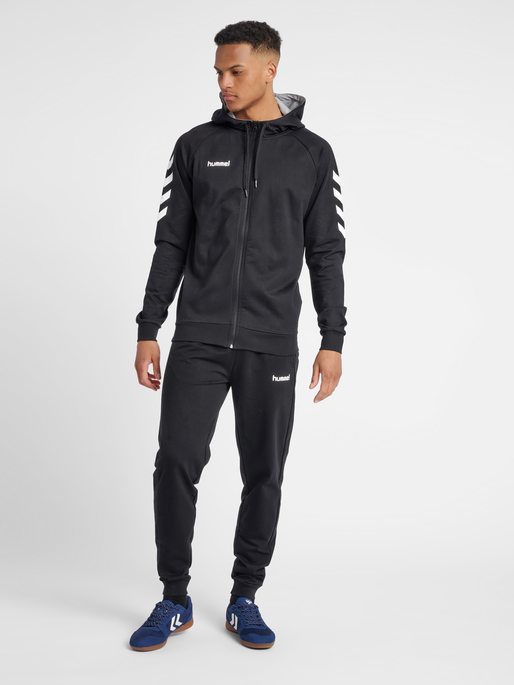 HMLGO COTTON ZIP HOODIE, BLACK, model