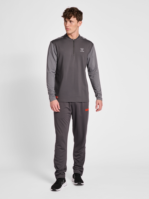 hmlPRO GRID POLY PANTS, FORGED IRON/QUIET SHADE, model