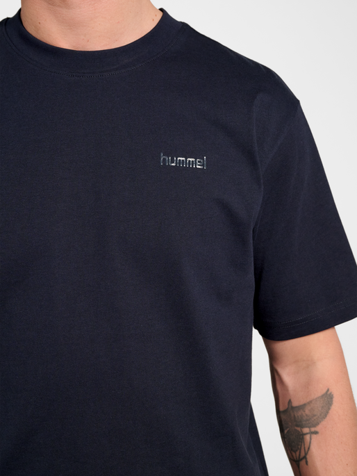 hmlKEEPER LOGO T-SHIRT S/S, NIGHT SKY, model