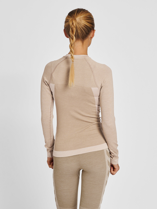 hmlCLEA SEAMLESS TIGHT T-SHIRT L/S, CHATEAU GRAY/DRIFTWOOD MELANGE, model