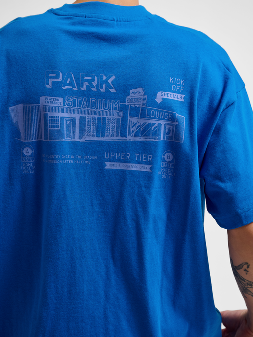 hmlLOOSE T-SHIRT S/S BEES STADIUM, SKYDIVER, model