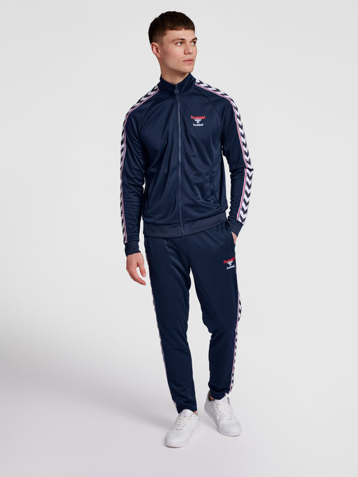 hmlIC LERBY POLY ZIP JACKET, PEACOAT, model