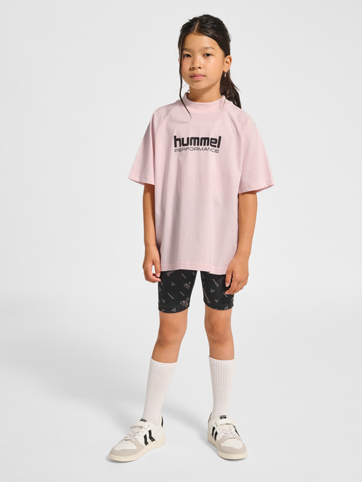hmlJR DANCE T-SHIRT S/S, BARELY PINK, model