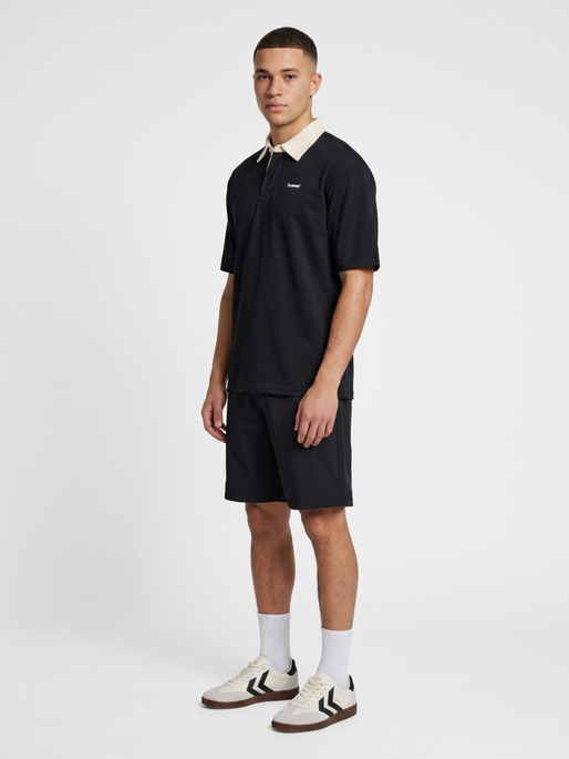 hmlI-D POLO S/S, BLACK, model