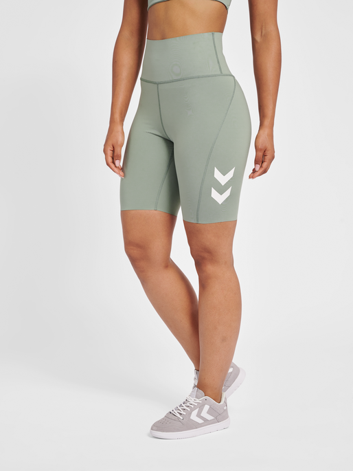 hmlMT GRACE HW TIGHT SHORTS, LILY PAD, model