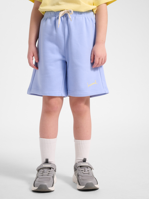 hmlJR SUMMER SWEAT SHORTS, SERENITY, model