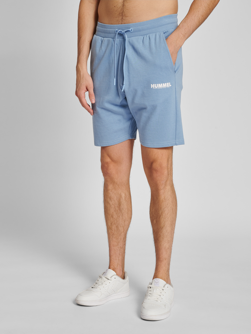 hmlLEGACY SHORTS, ASHLEY BLUE, model