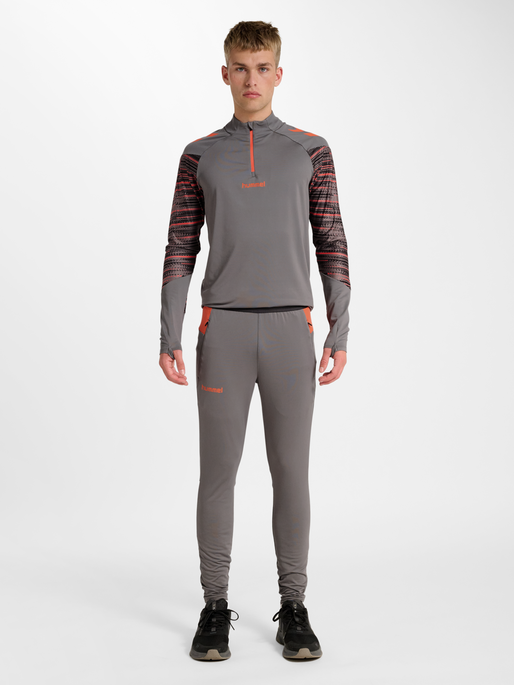 hmlBLAZE PRO TRAINING PANTS, STEEL GRAY, model