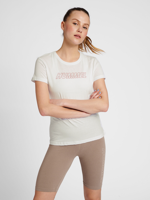 hmlTE CALI COTTON T-SHIRT, WHITE/WITHERED ROSE, model