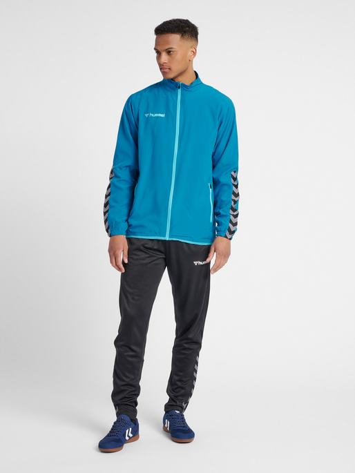 hmlAUTHENTIC MICRO JACKET, CELESTIAL, model