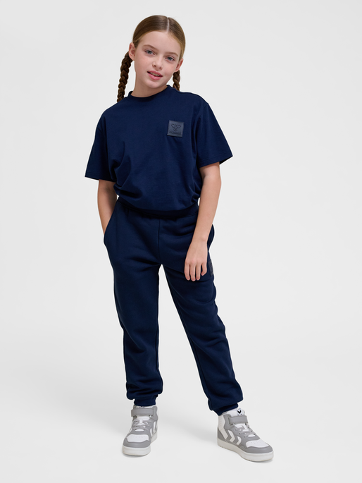 hmlCLEAN ADJUSTABLE PANTS, BLACK IRIS, model