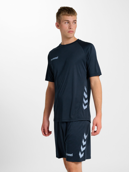 hmlPROMO SET, DARK SAPPHIRE, model