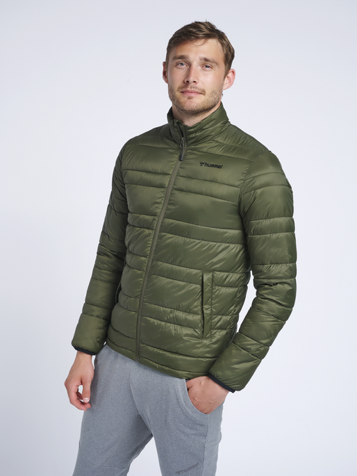 hmlPAX PUFF JACKET, FOREST NIGHT, model