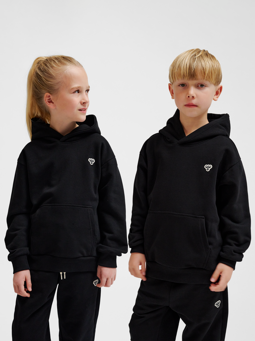 hmlJR LOOSE HOODIE BEE, BLACK, model