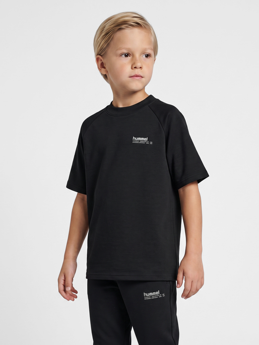 hmlJR TECH LOOSE T-SHIRT, BLACK, model