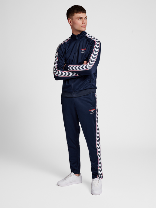 hmlIC LERBY POLY TAPERED PANTS, PEACOAT, model