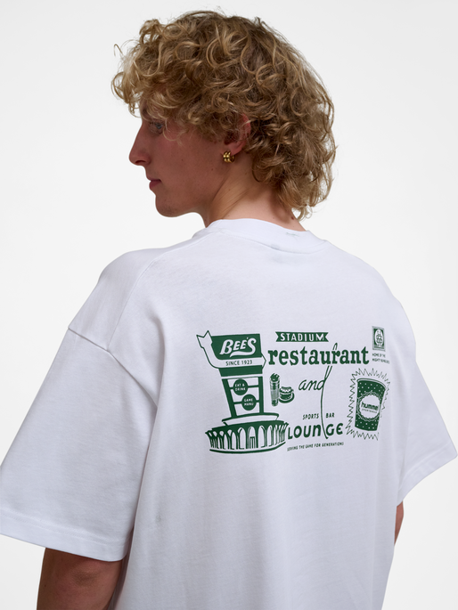 hmlLOOSE T-SHIRT S/S BEES STADIUM, WHITE/EDEN, model