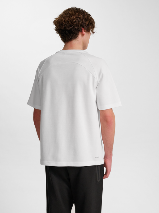 hmlTECH LOOSE T-SHIRT, WHITE, model