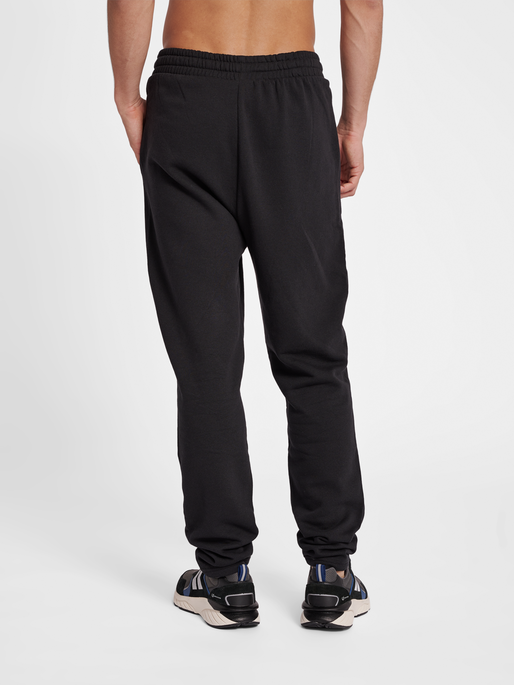 hmlOSCAR TAPERED PANTS, BLACK, model