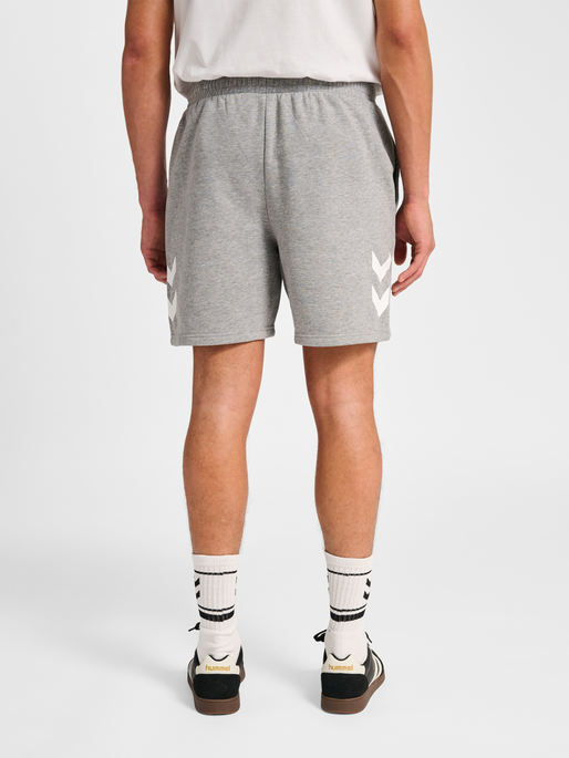 hmlLEGACY 2.0 SHORTS, GREY MELANGE, model