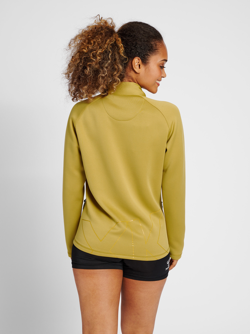 hmlCIMA XK ZIP JACKET WOMAN, ANTIQUE GOLD, model