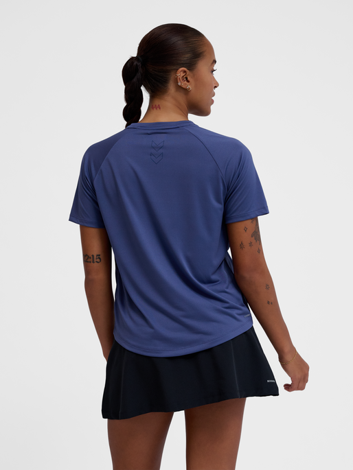 hmlCOURT LIGHT WEIGHT T-SHIRT W, BLUE INDIGO, model