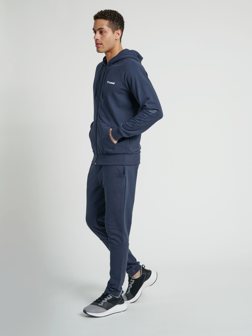 hmlISAM TAPERED PANTS, 7429, model