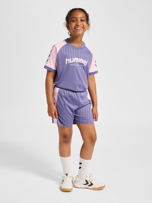 hmlJR GOAL STRIPE SHORTS, HERON, model