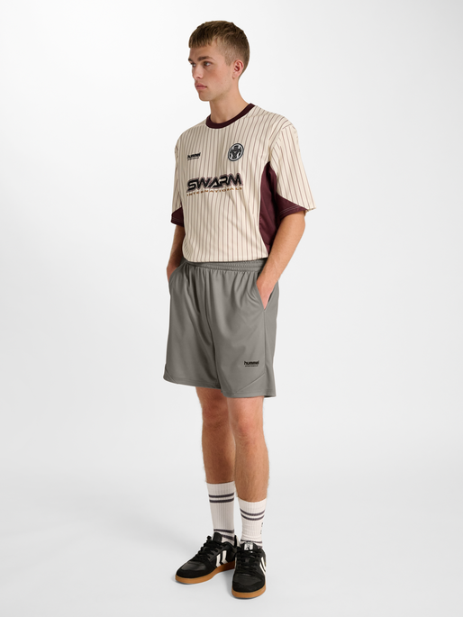 hmlLOOSE POLY SHORTS TOPSCORER, ROCK RIDGE, model
