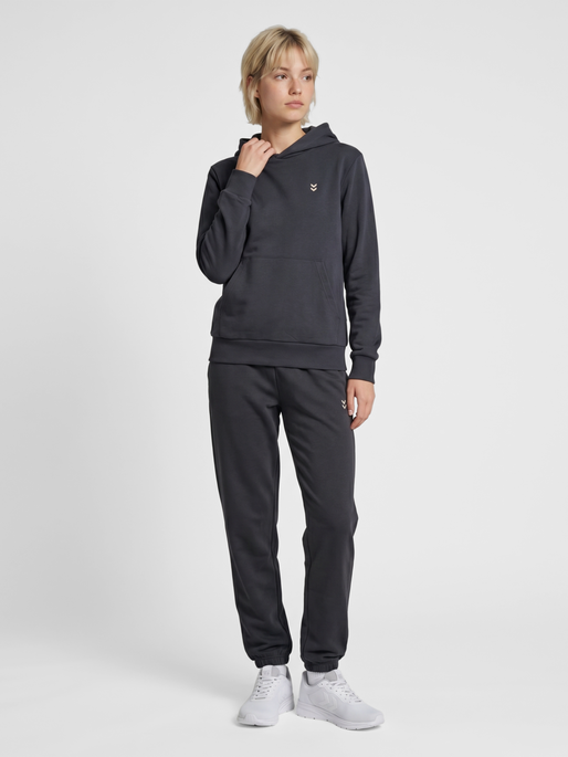 hmlPULSE W SWEAT HOODIE, EBONY, model
