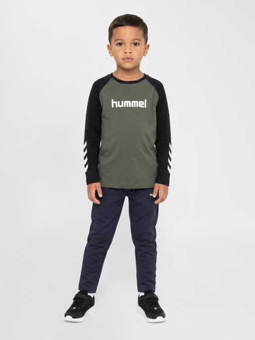 hmlJR LOGO T-SHIRT L/S, CASTOR GRAY, model