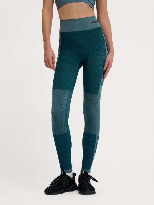 hmlCLEA SEAMLESS MID WAIST TIGHTS, DARK SEA, model