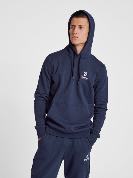 hmlOSCAR HOODIE, PEACOAT, model
