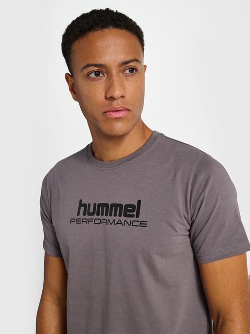hmlPULSE GRAPHIC T-SHIRT S/S, SHARK, model