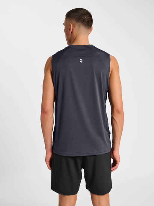 hmlPULSE WORKOUT TANK TOP, EBONY, model