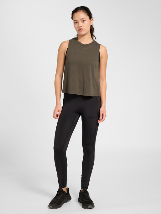 hmlMT VANJA SHORT MUSCLE TANKTOP, MAJOR BROWN, model