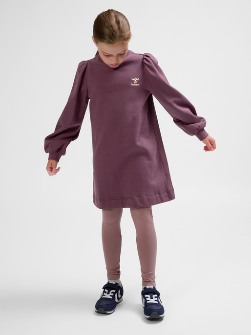 hmlTONE DRESS L/S, HUCKLEBERRY, model