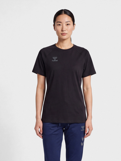 hmlCIMA 2.0 JERSEY S/S WOMAN, BLACK MELANGE, model