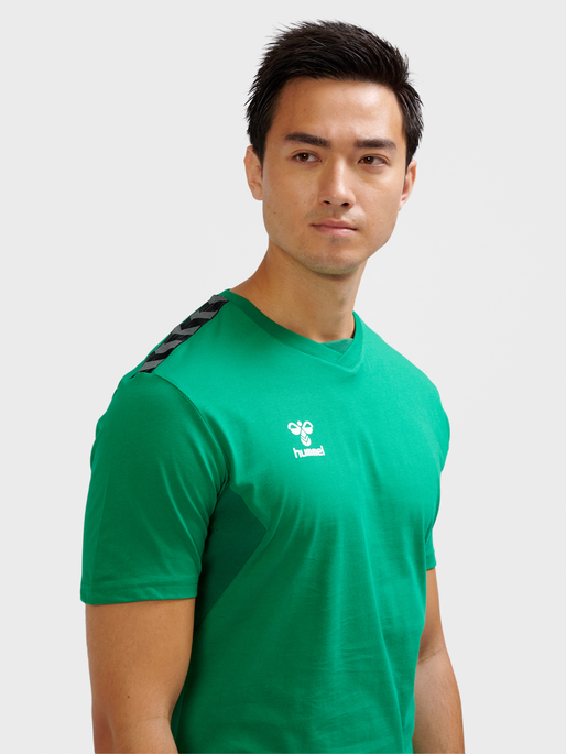 hmlAUTHENTIC CO T-SHIRT S/S, JELLY BEAN, model