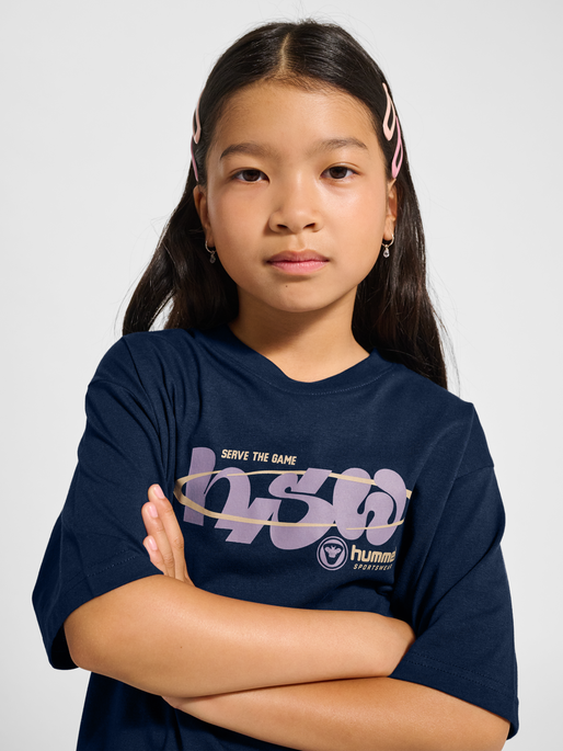 hmlJR LOOSE T-SHIRT S/S HS GRAPHIC, DRESS BLUES, model
