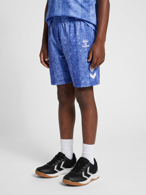 hmlSHIMMER SHORTS, DAZZLING BLUE/BRIGHT WHITE, model