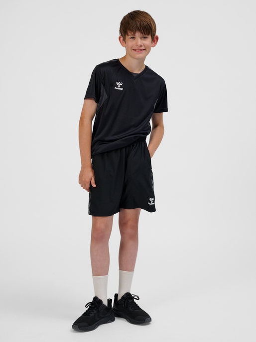 hmlAUTHENTIC WOVEN SHORTS KIDS, BLACK, model