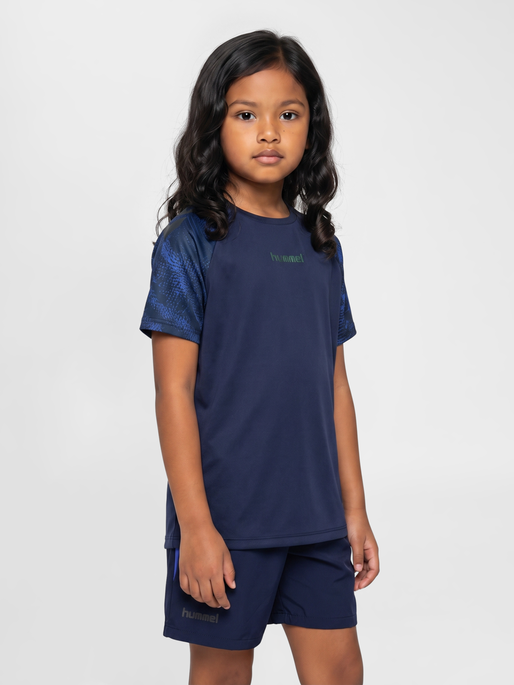 hmlBLAZE26 PRO TRAINING JERSEY KIDS, MARINE, model