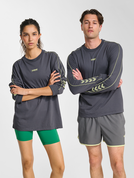 hmlPULSE PIPING T-SHIRT L/S, BLACKENED PEARL, model